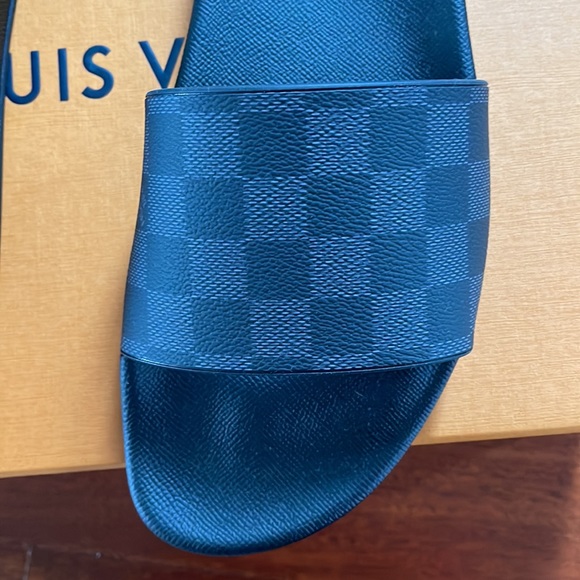 Louis Vuitton slide sandals. Brand new never been worn. Sizing runs big. - Picture 3 of 4